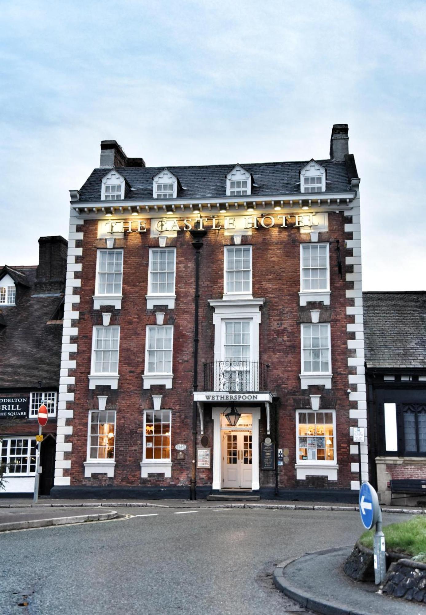 The Castle Hotel Wetherspoon Ruthin Exterior photo